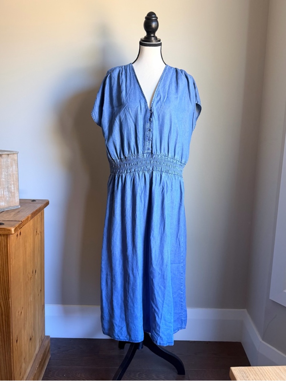Reitmans Light Blue Tence V-Neck Smocked Waist Midi Dress